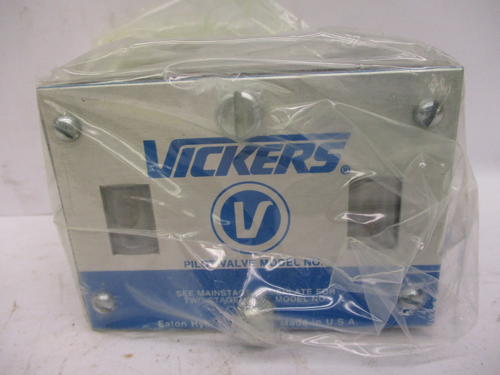 New Open Box Vickers Pilot Valve 942066 FS4 Receptacle Kit A2231MO