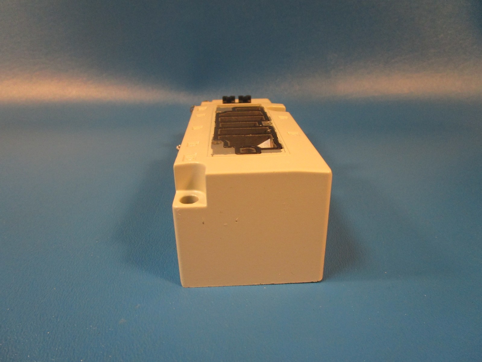 SMC VQ4000-PW-03F, SUB PLATE, VFS4000 SOLENOID VALVE 4/5 PORT