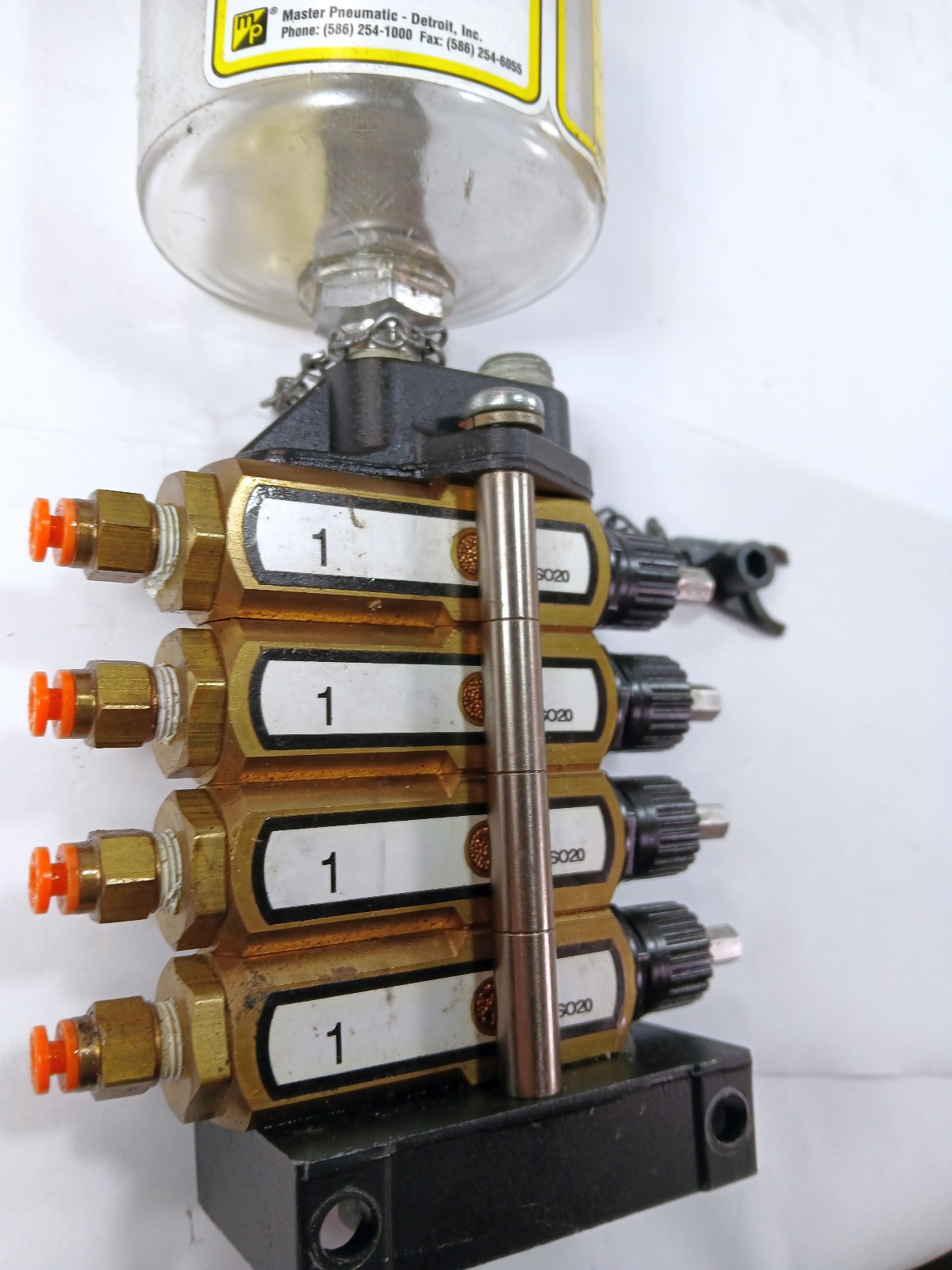 1 USED MASTER PNEUMATIC M476R W/ MPL 4 LUBICATORS ***MAKE OFFER***