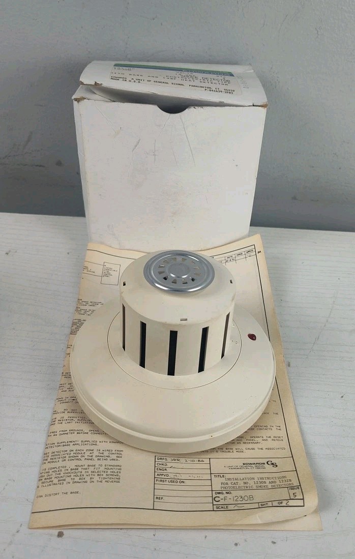 EDWARDS SMOKE/HEAT DETECTOR PHOTOELECTRIC TYPE W/135F HEAT DETECTOR NIB
