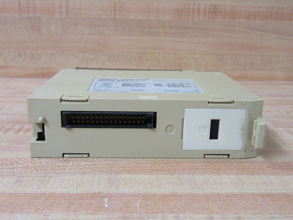 Omron C200H-0C225 Output Module C200H0C225 W/O Cover