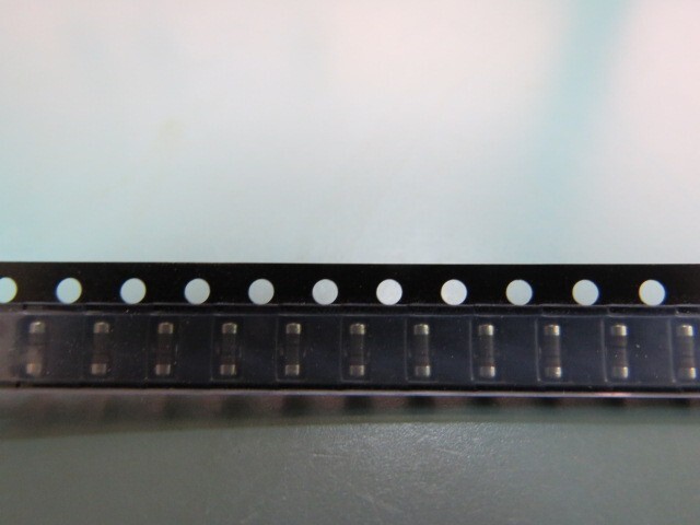 VISHAY MMA02040C8870FB300 Qty of 2794 per Lot 887 Ohms �1% 0.4W, 2/5W Chip Re