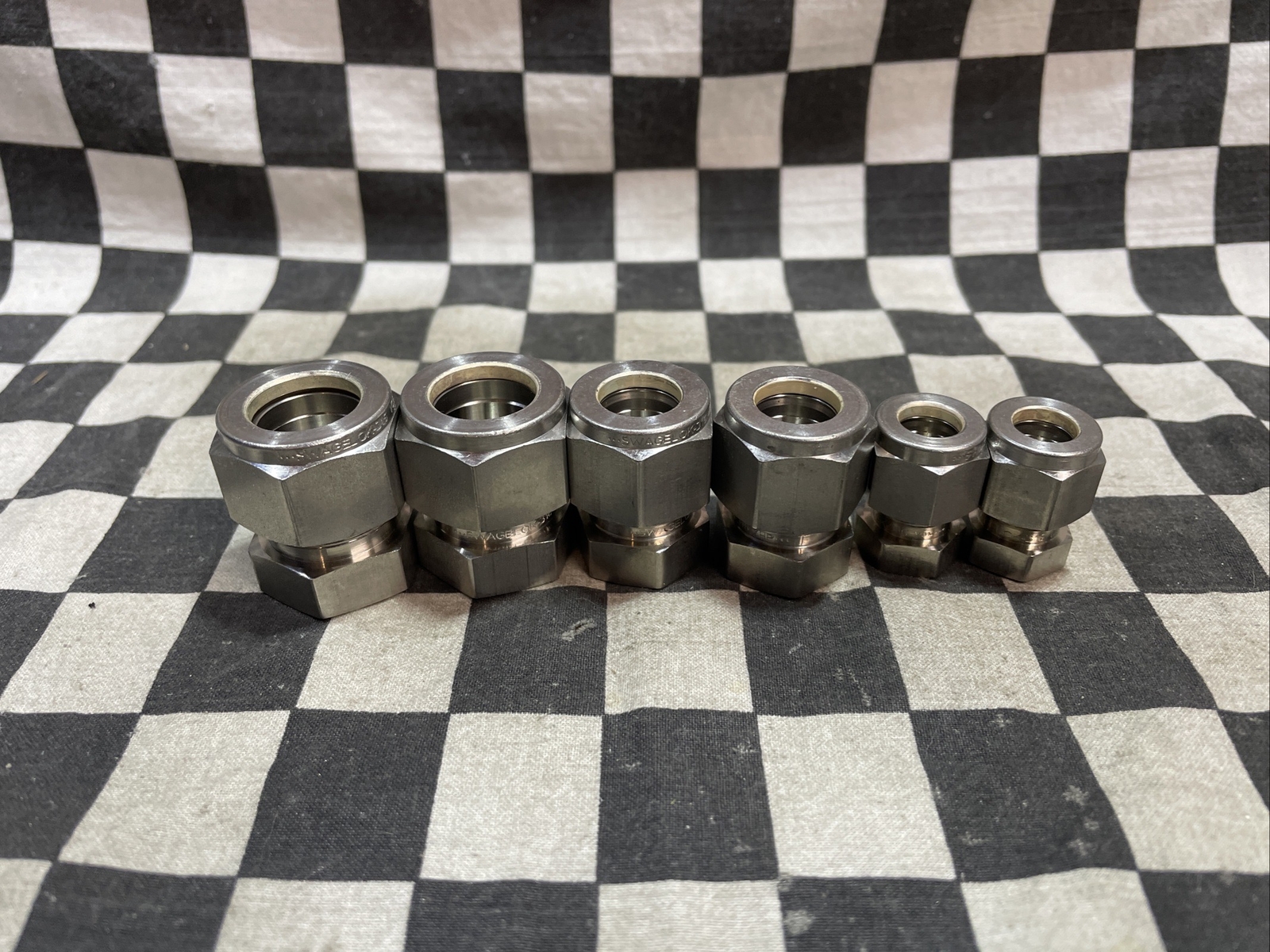 SWAGELOK SS-1010-C, SS-810-C, SS-600-C, CAP 3/8″ 1/2″ 5/8″, LOT OF 6#1639F24