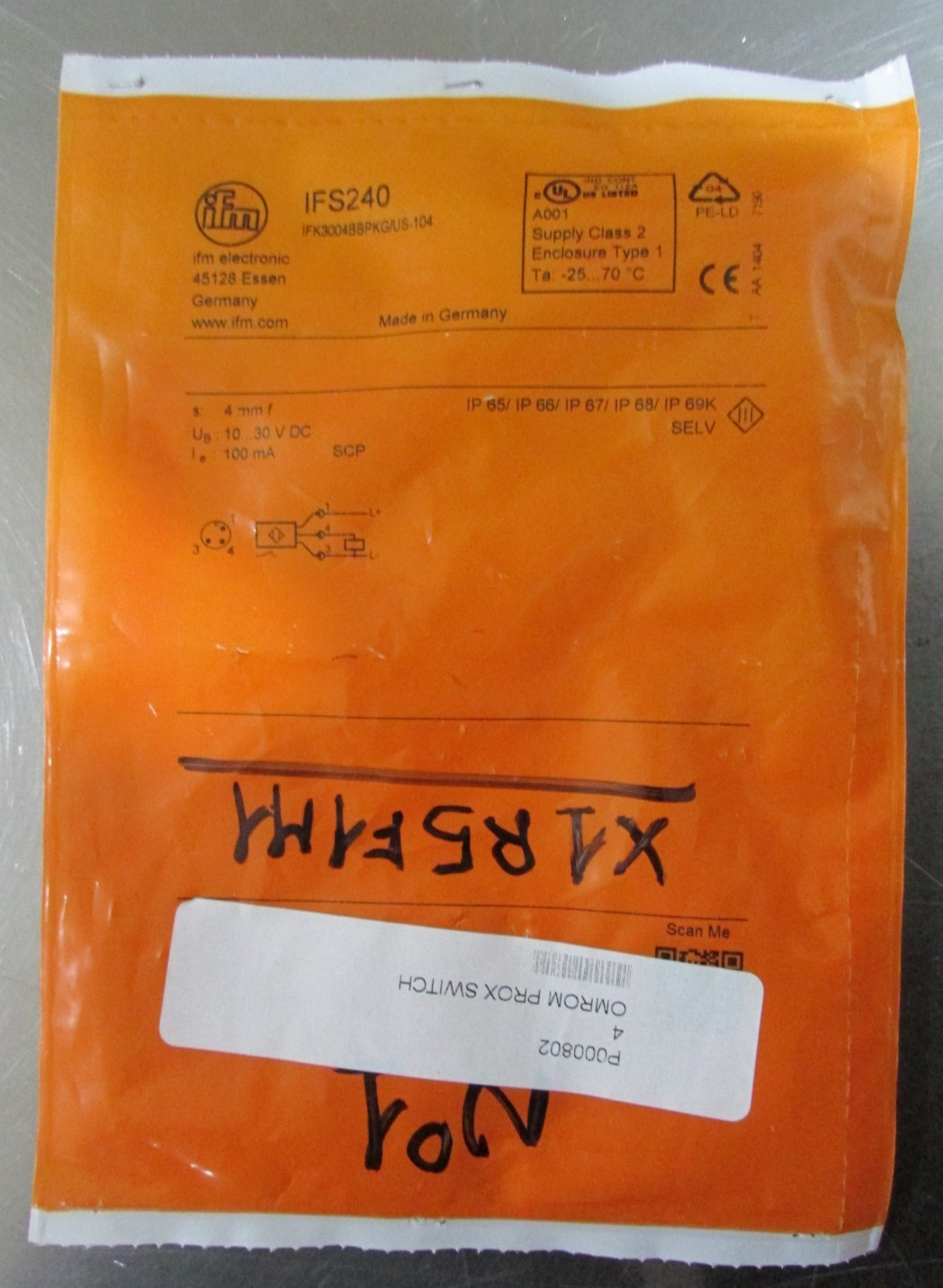 Effector IFS240 Inductive Sensor IFK3004BBPKG/US-104 Lot of 2