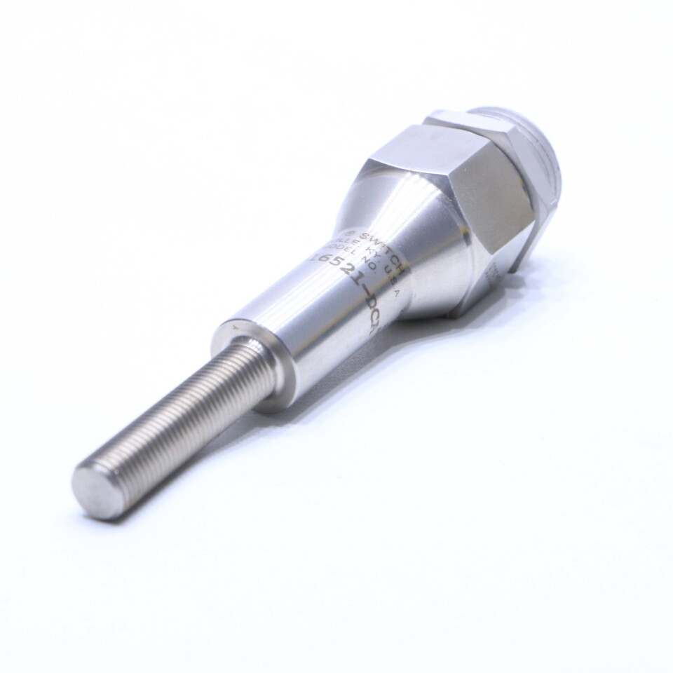 * NEW GO SWITCH 71-16521-DCA PROXIMITY LIMIT SWITCH