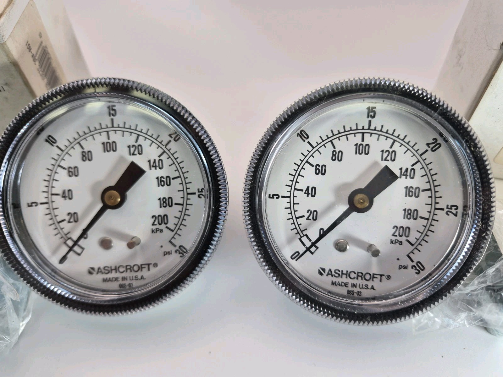 LOT OF 2 NEW ASHCROFT 2.5″ 30 PSI 1/4″NPT PRESSURE GAUGES 25W1001TH *USA 088-03