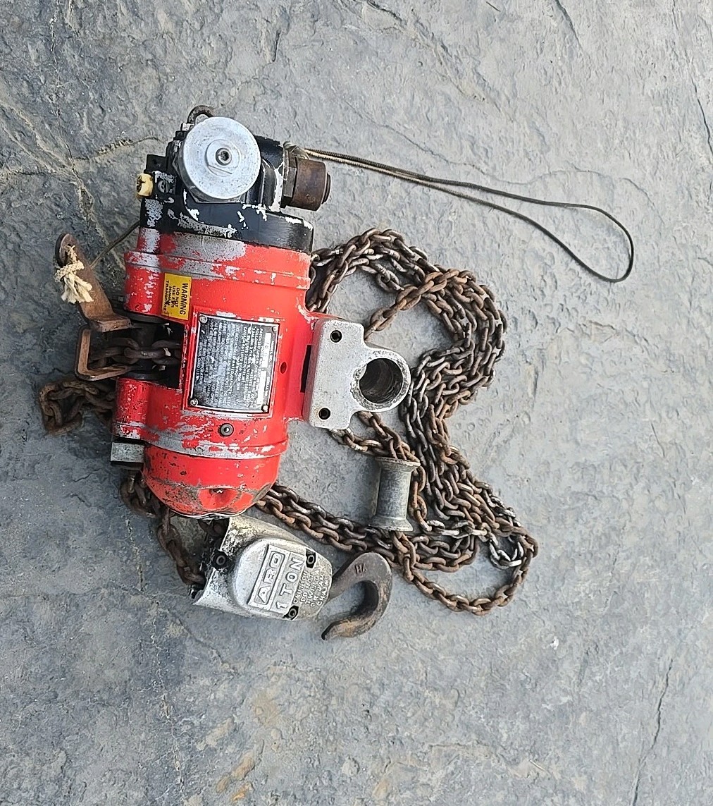 ARO Pnuematic Air Chain Hoist 1 Ton Model 7776DT Read Please