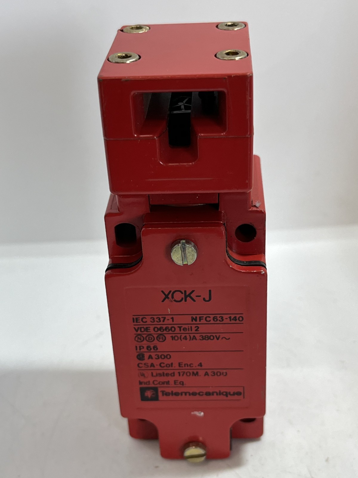 TELEMECANIQUE XCK-J5970 SAFETY INTERLOCK SWITCH 10A 380V NNB