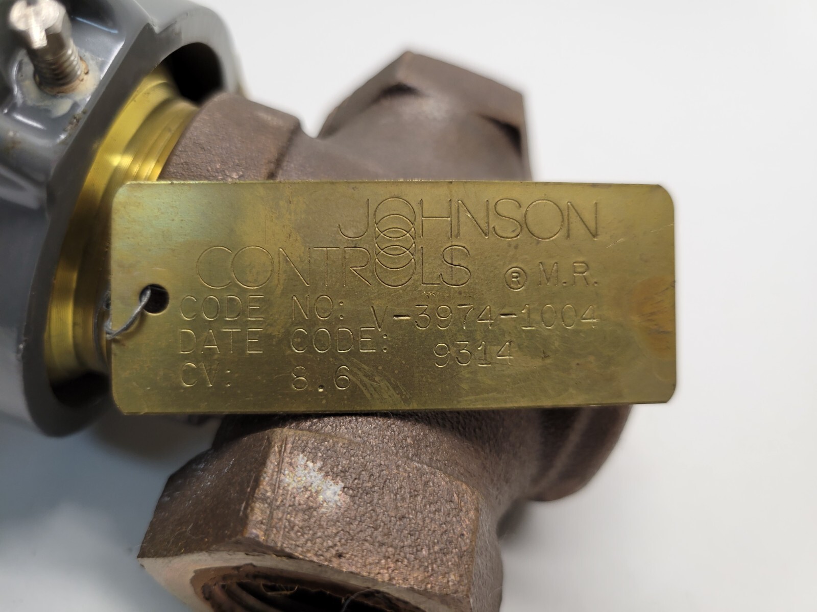 GOOD USED! JOHNSON CONTROLS DIAPHRAGM ACTUATOR VALVE V-3974-1004 V-3000-1