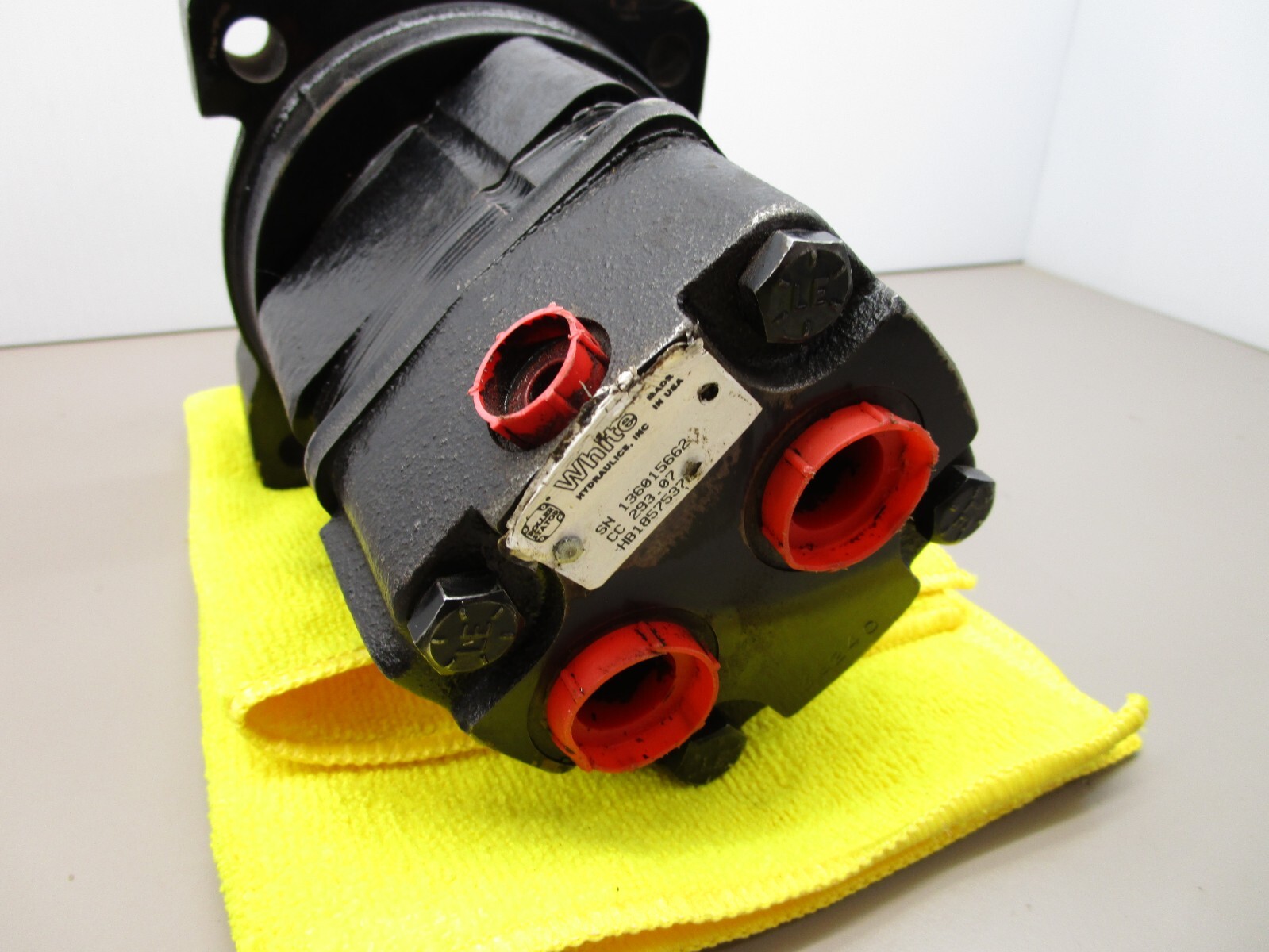 White Hydraulics HB1857537DP Hydraulic Motor 293.07cc *For Parts or Repair*