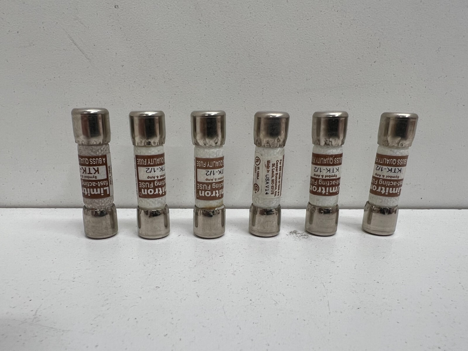 LOT OF (6) NEW OLD STOCK! BUSSMAN 1/2A 600VAC FAST ACTING FUSES KTK-1/2