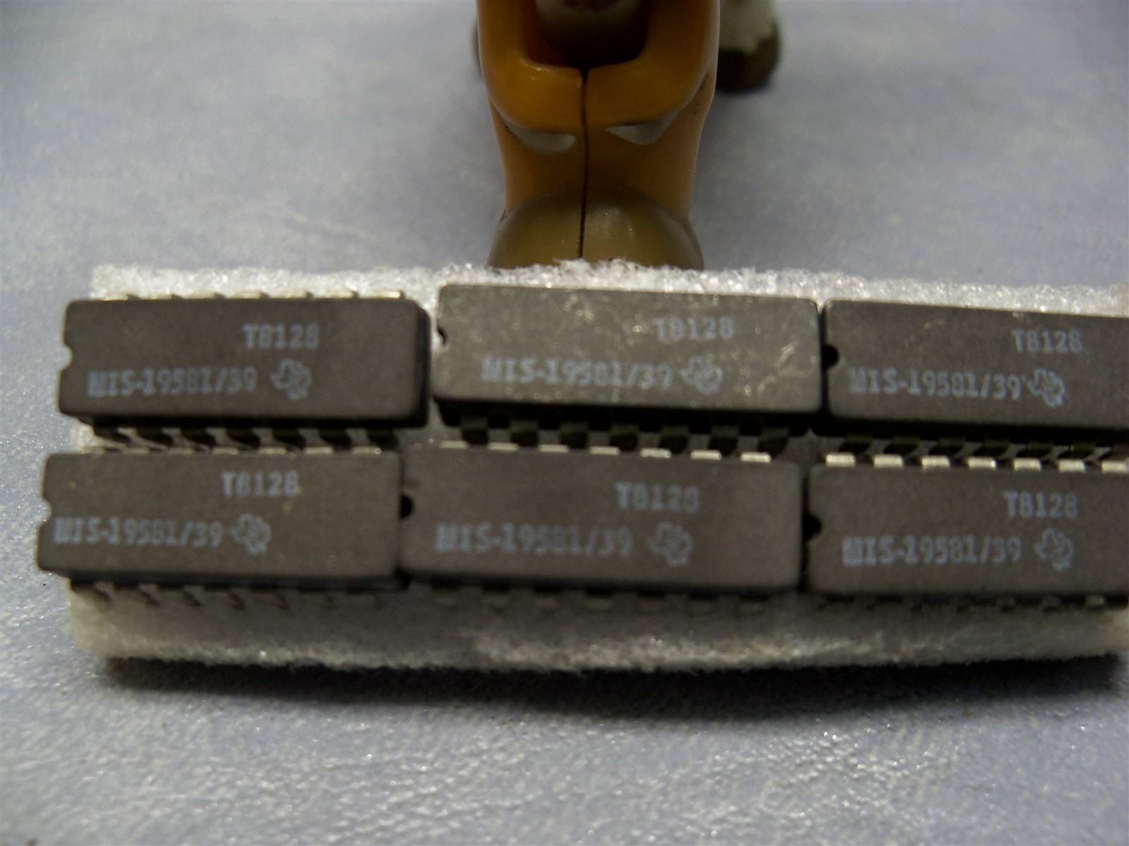 Texas Instruments MIS-19581/39 Integrated Circuit Case / Lot of 6