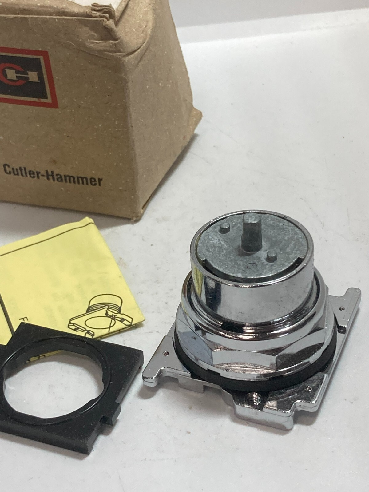 EATON 10250T4067 SELECTOR SWITCH 4 POSITION MAIN UNIVERSAL MTG. SERIES A3 NIB