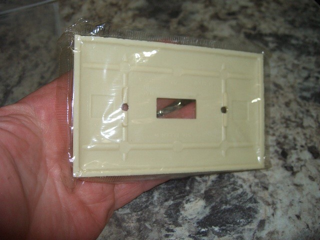 Vintage NOS slater s-92071 sta-kleen ivory smooth bakelite Wall plate single