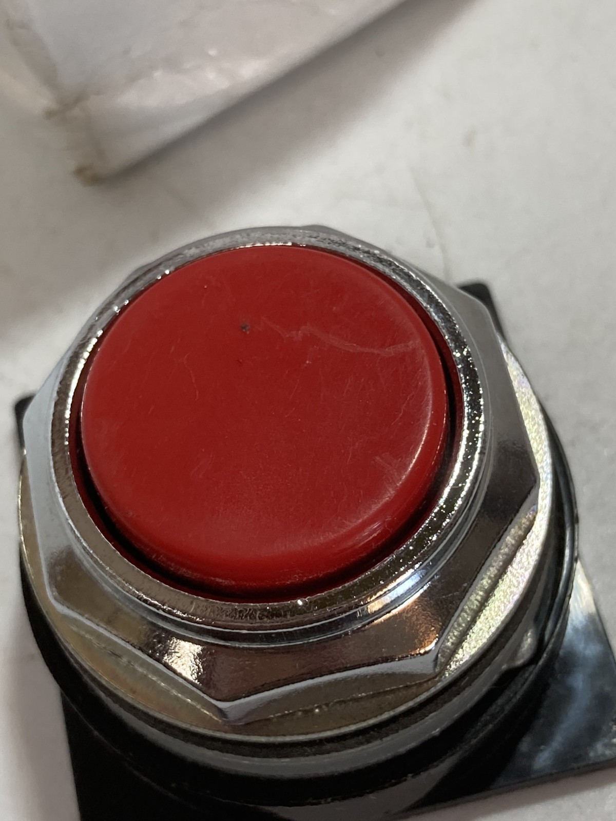 GE CR104PBG00R1 PUSHBUTTON OPERATOR RED FLUSH NIB