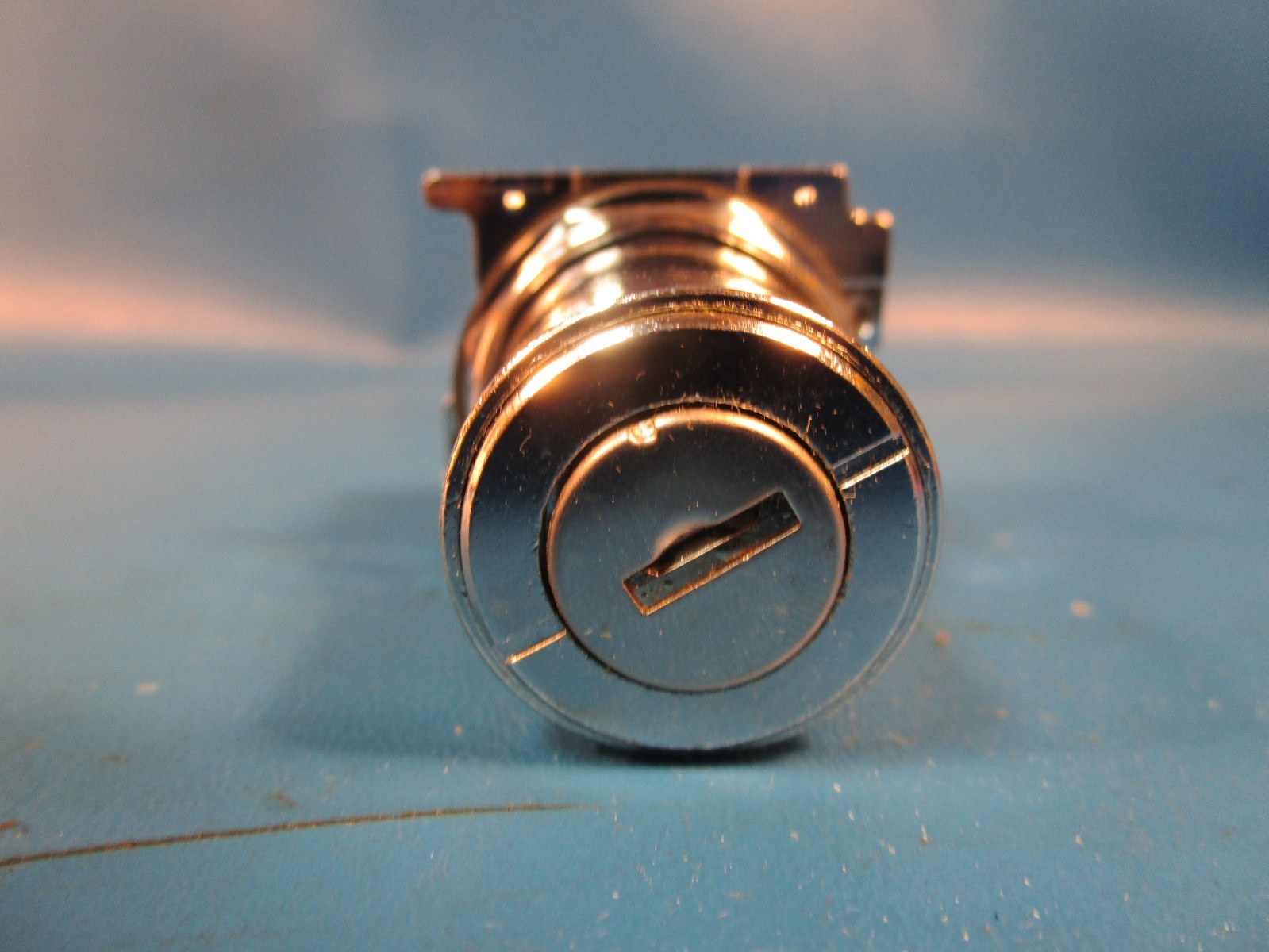 Cutler Hammer 10250T15712-1, Selector Switch, Key Operator, 2 Position