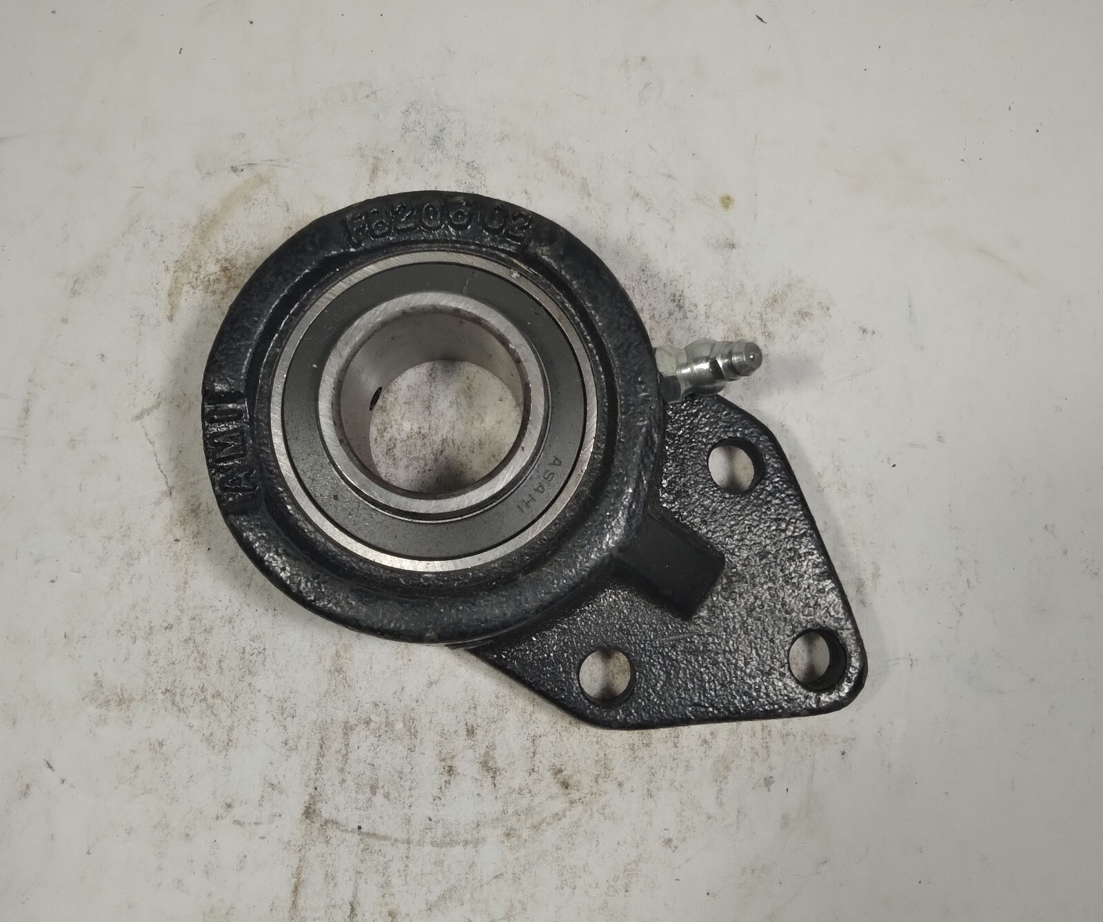 1 NEW AMI FB206-02 HOUSING UNIT W/ UC206-20 BEARING NNB ***MAKE OFFER***