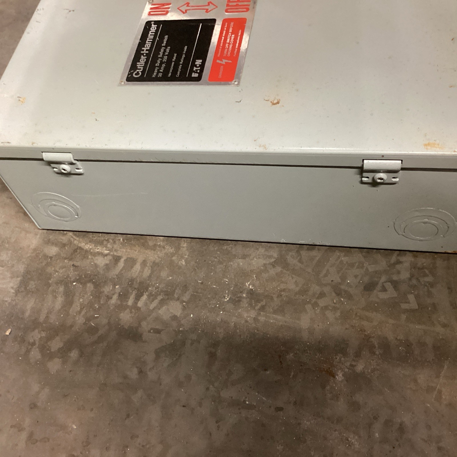 CUTLER HAMMER DH321NGK 30A HEAVY DUTY SAFETY SWITCH #805E91PR6*CO