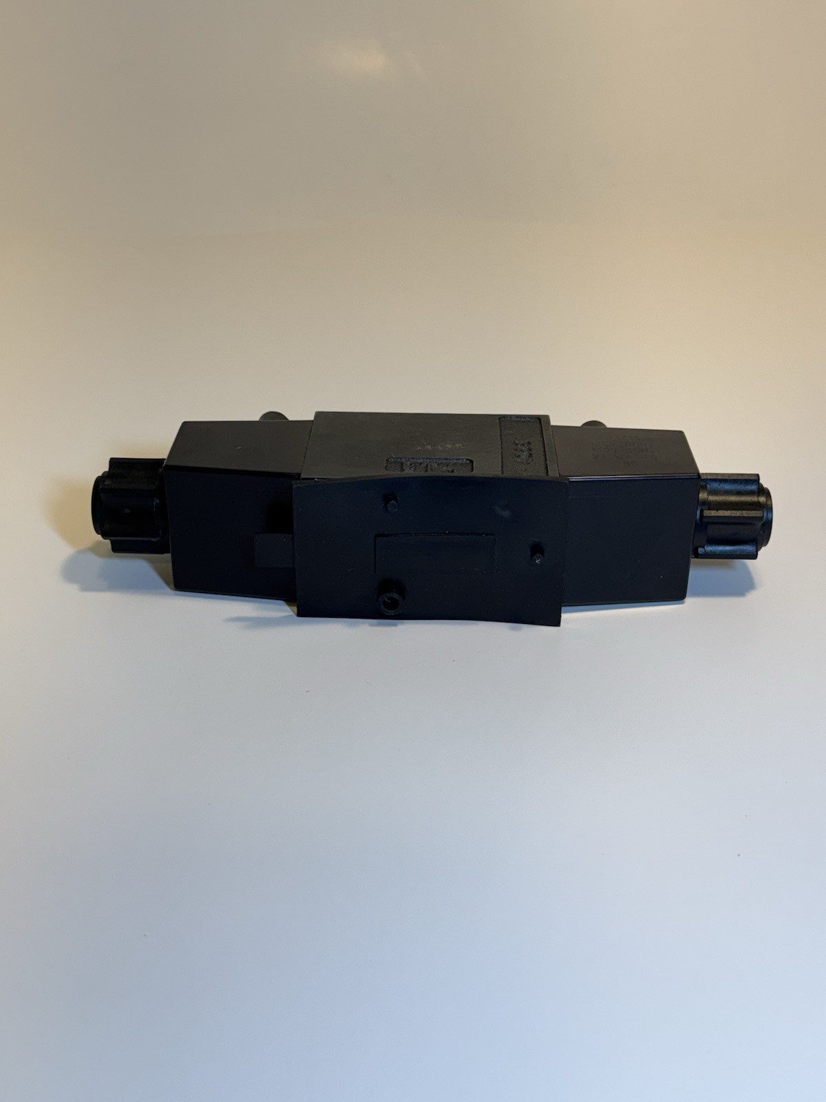 PARKER Valve Series D1VW D1VW001CNYWF4 120V 4000PSI NSMP Including Solenoids