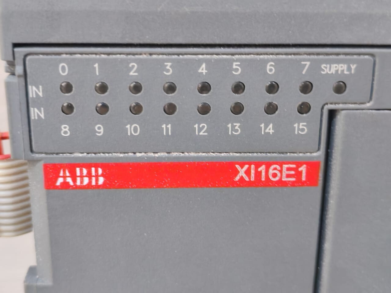 ABB XI16E1-E4.0 1SBP260100R1001 EXTENSION 16 24VDC INPUTS- NEW WITH FILTHY BOX