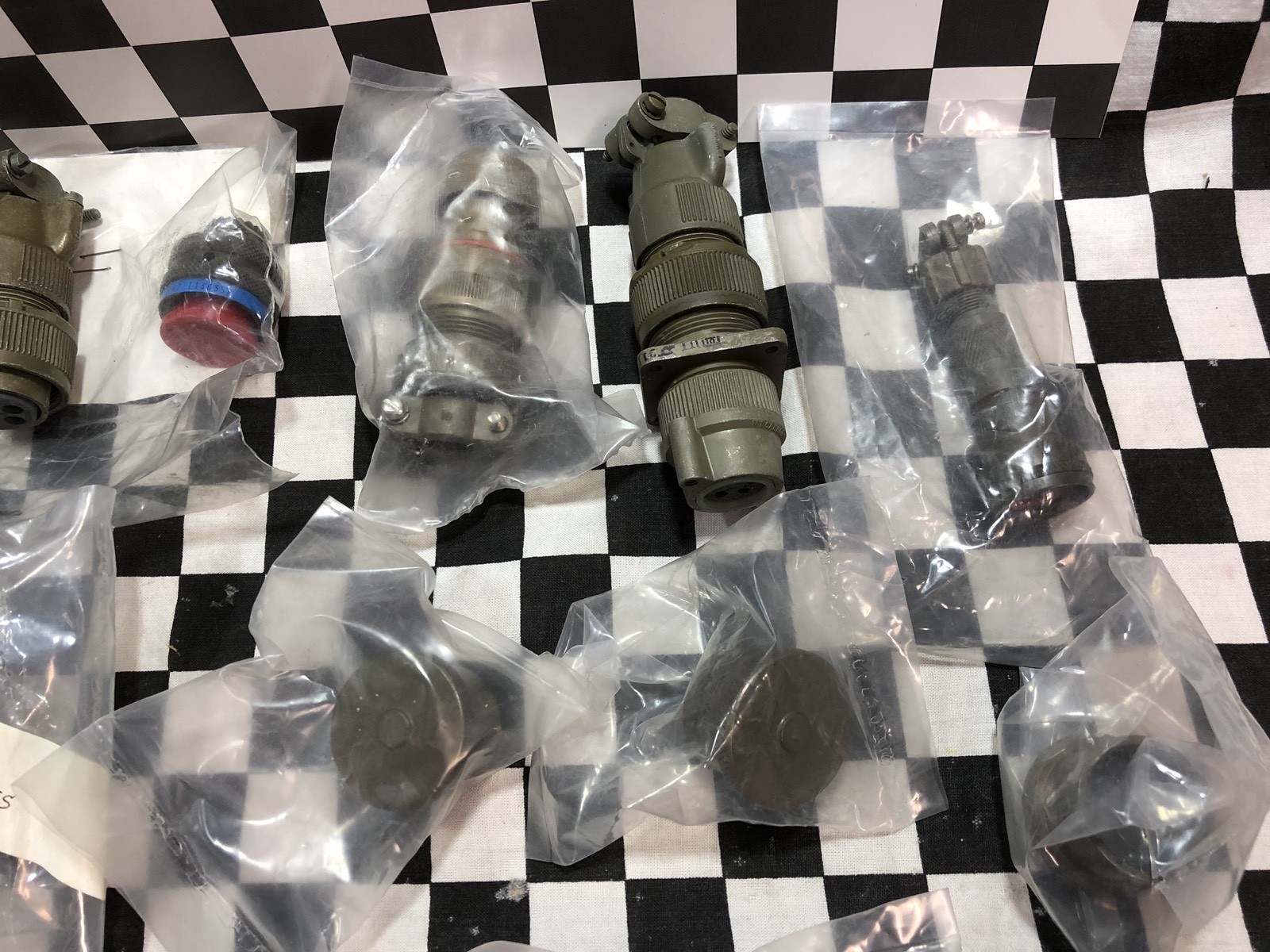 Miscellaneous Amphenol PT06A-22-55S, MS3100R18-11S, #BOX 13 “F10”