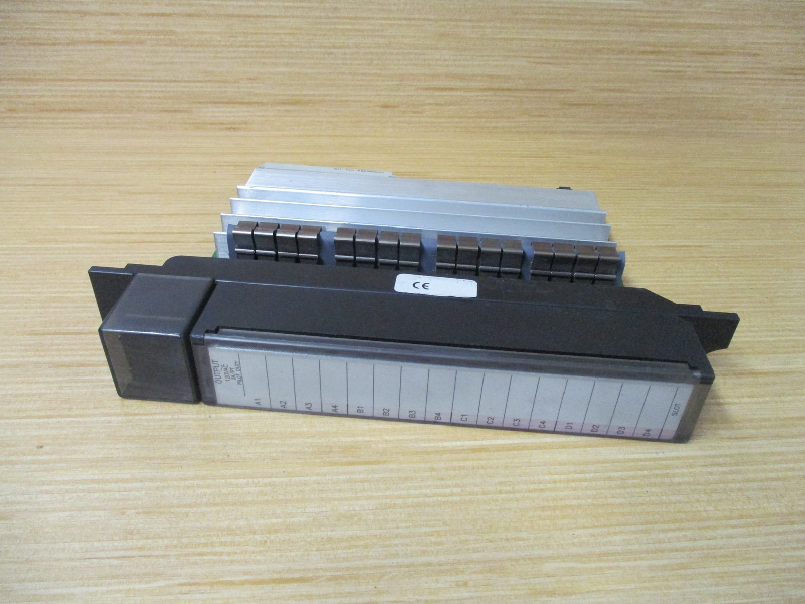 Fanuc IC697MDL340 Output Module D5B7A2, Chipped