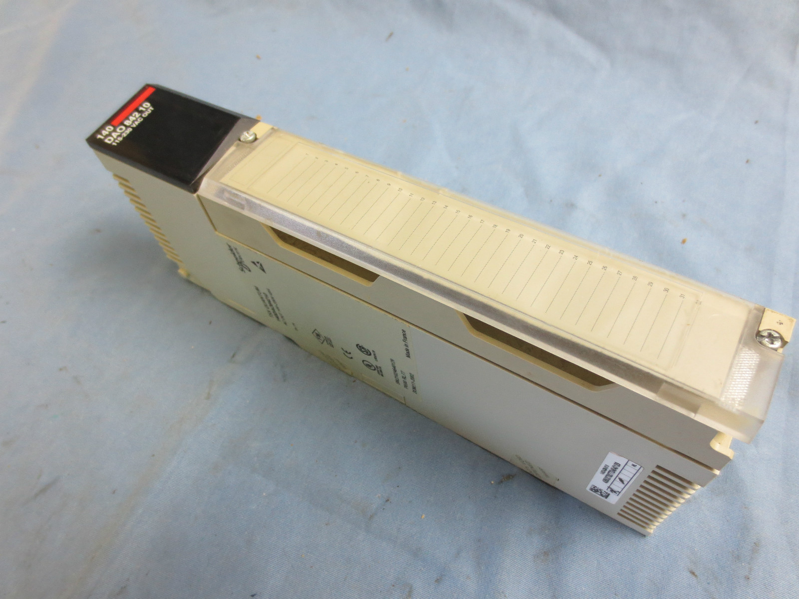 SCHNEIDER MODICON 140 DAO 842 10 – 100-230VAC OUTPUT MODULE – NO TERMINAL STRIP