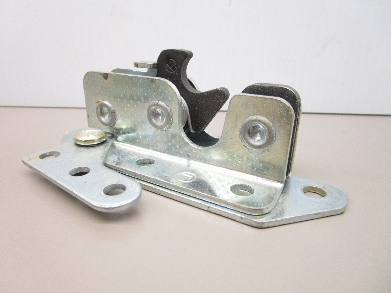 NewFlyer Engine Access Cover Latch Set Left and Right Fits Invero Model