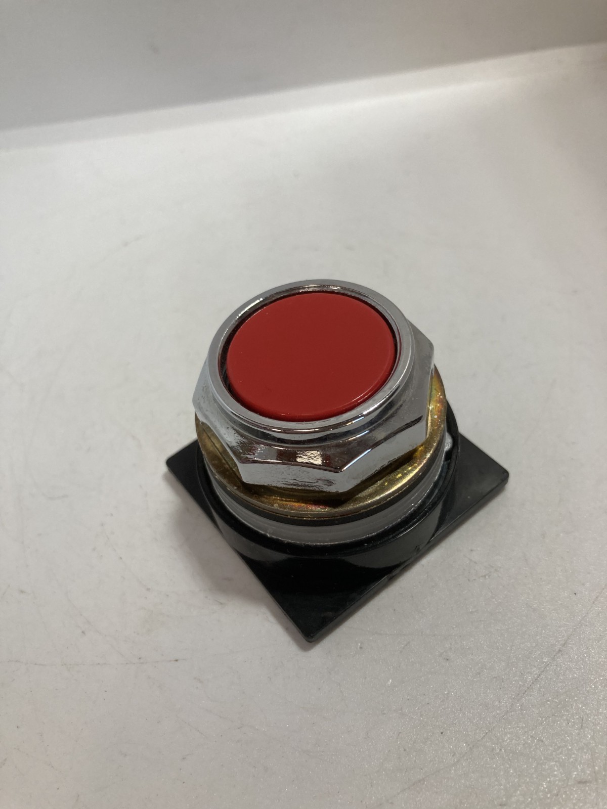 GENERAL ELECTRIC CR104PBG00R1 PUSHBUTTON OPERATOR RED FLUSH 30MM