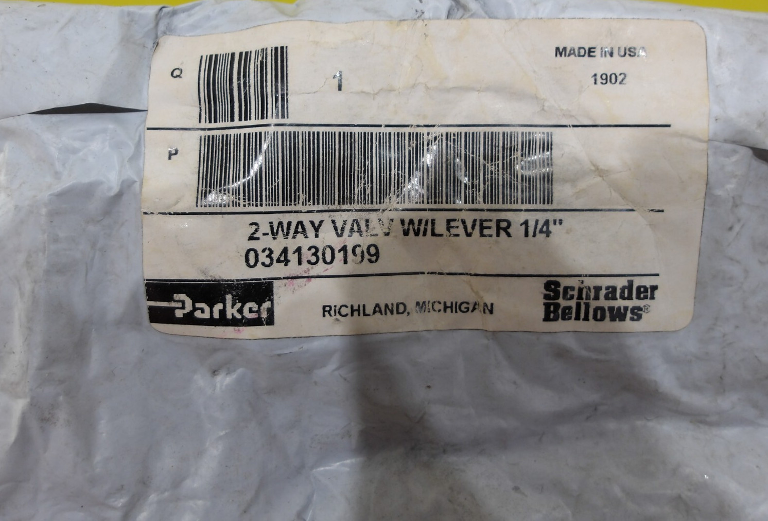 New Parker Schrader Bellows 034130199 Solenoid 2-Way Valve with Lever 1/4″