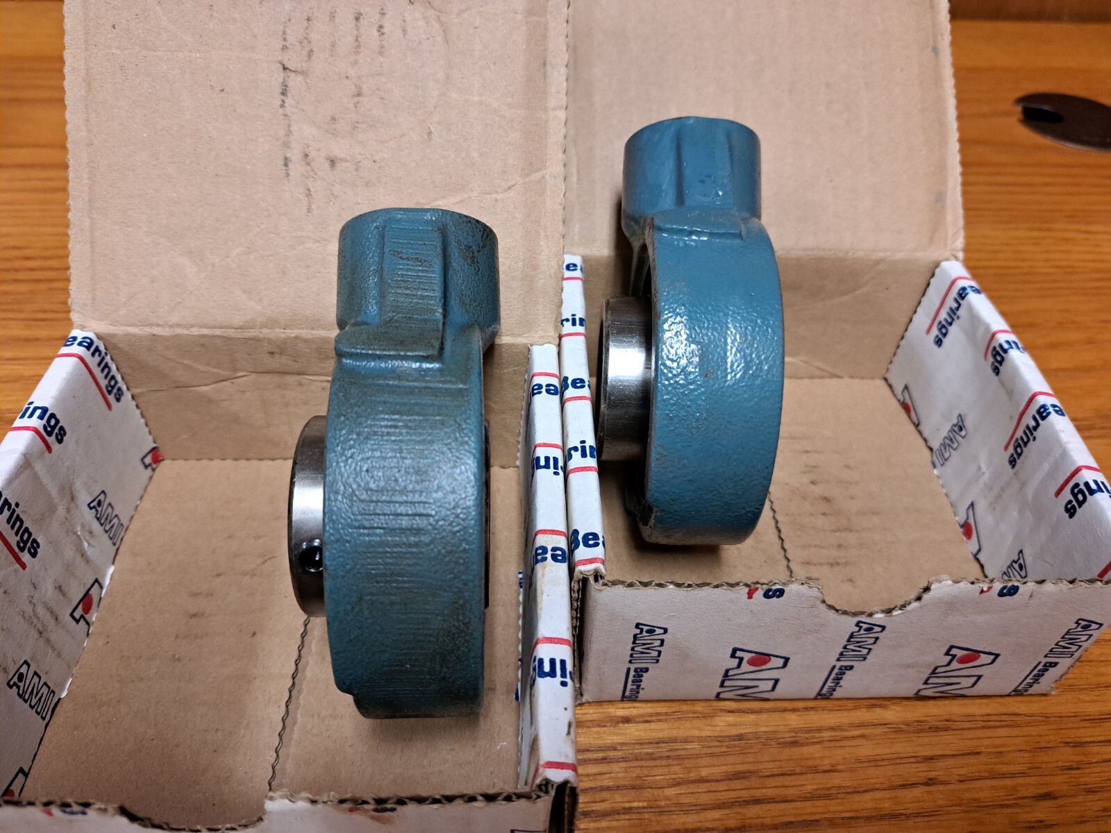 LOT OF 2 AMI Hanger Bearing UCECH207-20 1 1/4” Shaft Thread Size PF 3/4 UC207-20