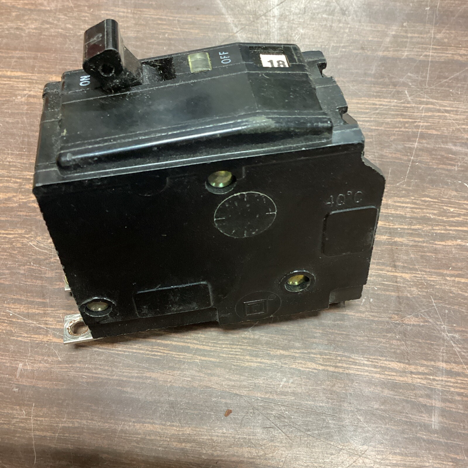 SQUARE D NE-3910 TYPE QO 2 POLE 120/240VAC 15A CIRCUIT BREAKER E40