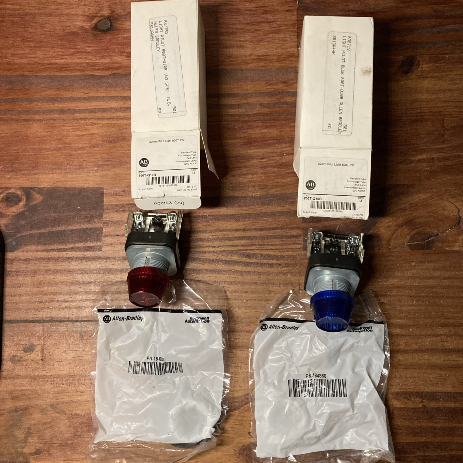 Allen Bradley 1x 800T-Q10B & 1x 800T-Q10R Pilot Light.