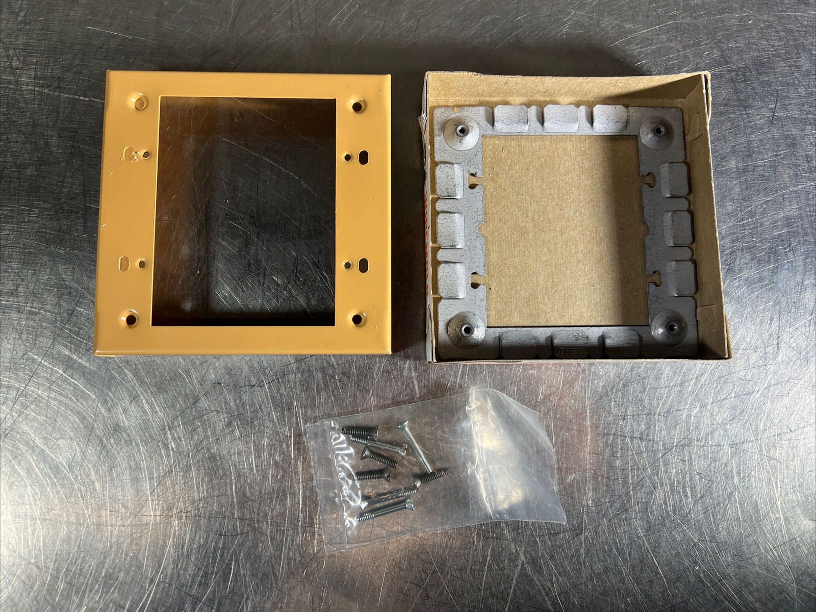 Wiremold 5751-2 Flush-Type Extension Adapter 2-Gang Buff Nos Surplus