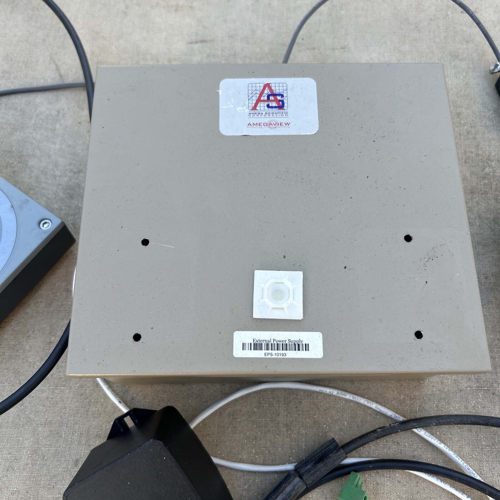 Two Vaisala Carbon Dioxide Transmitter – GMT221 w/ Amega External Power Supply