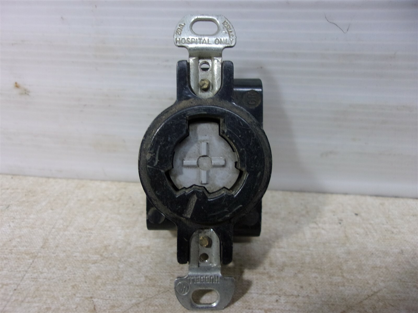 Hubbell 20A 125VAC Hubbellock Hospital Grade Receptacle Outlet *FREE SHIPPING*