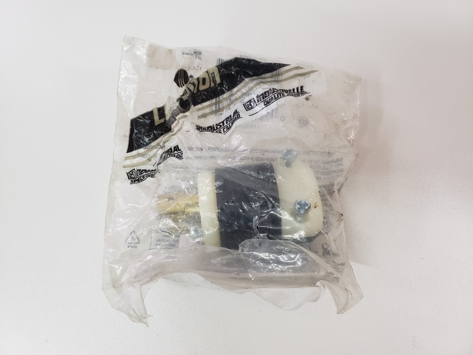 UNUSED – Leviton 257B Male Connector Plug W-C-596F