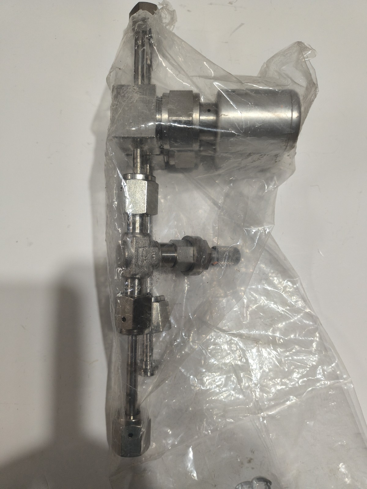 Swagelok 6LV-BNBW4-C High-Purity Bellows Valve Assembly – 1/4″ Tube Butt Weld