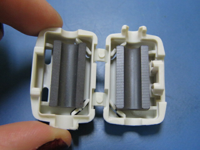 WÜRTH 742 711 42 Qty of 13 per Lot Ferrite Clamp On Cores STAR-TEC Snap White 2
