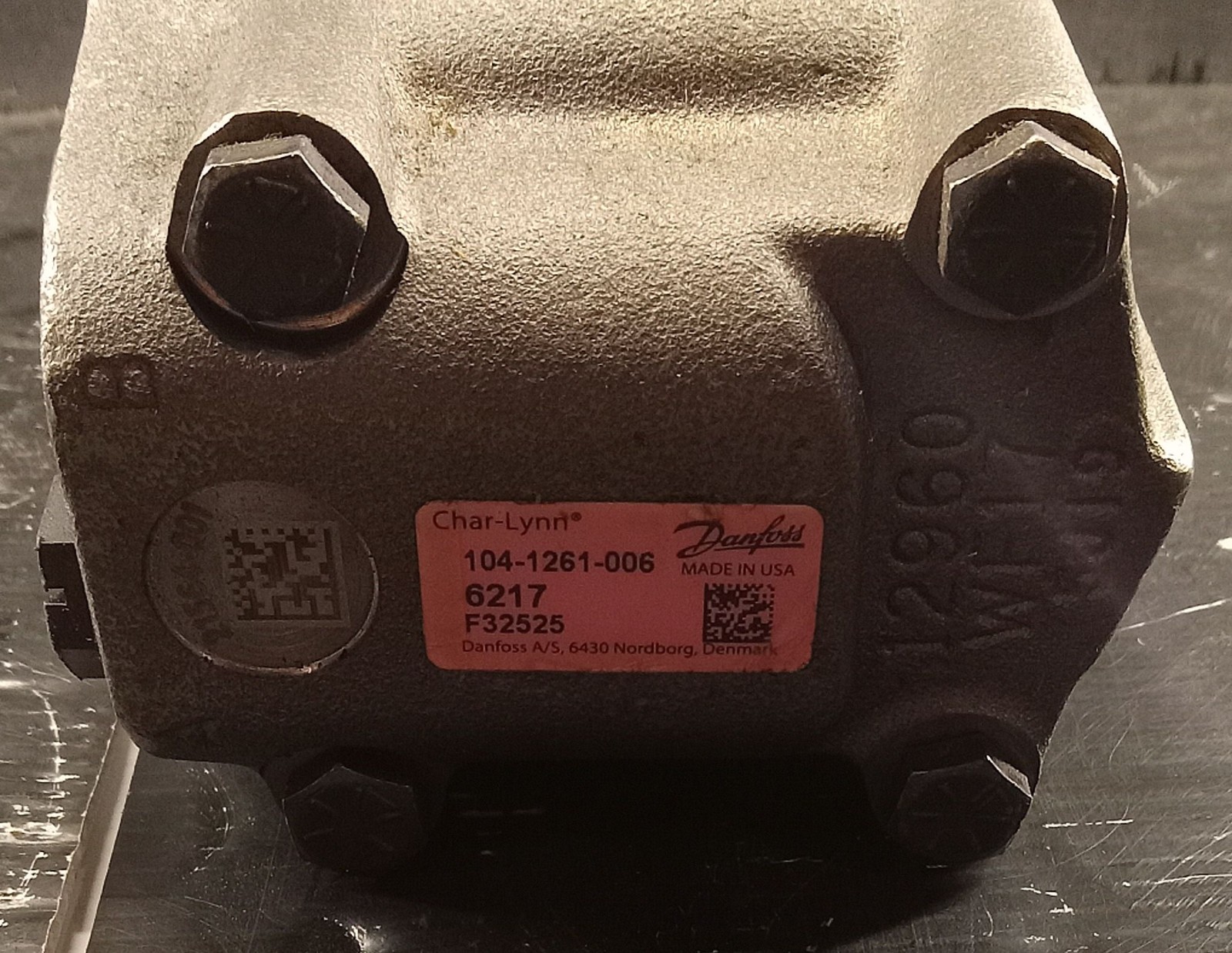 1 NEW CHAR-LYNN/DANFOSS 104-1216-006 HYDRAULIC MOTOR NNB ***MAKE OFFER***