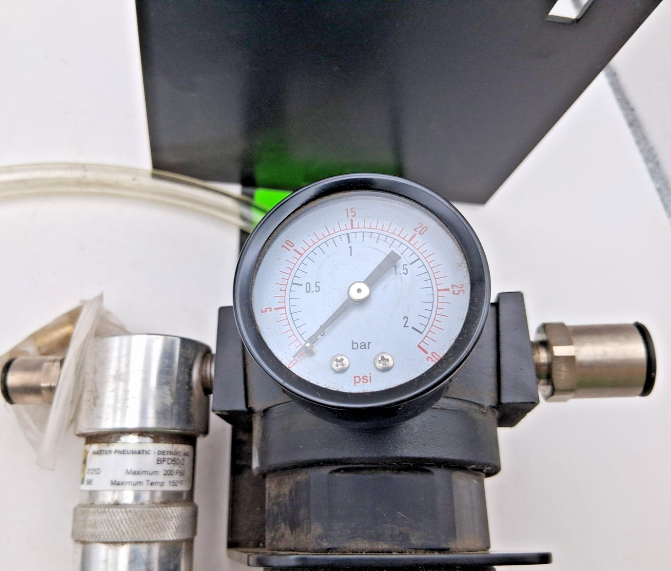 MP R100-2SR426 Regulator with Gauge