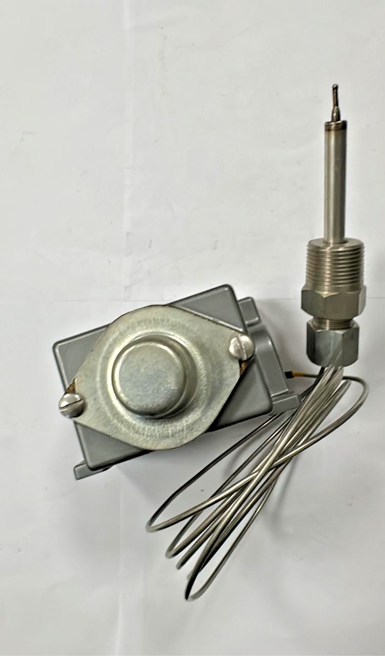 UE UNITED ELECTRIC Controls E55 11964 TEMPERATURE CONTROLLER 150-650F 250V-AC