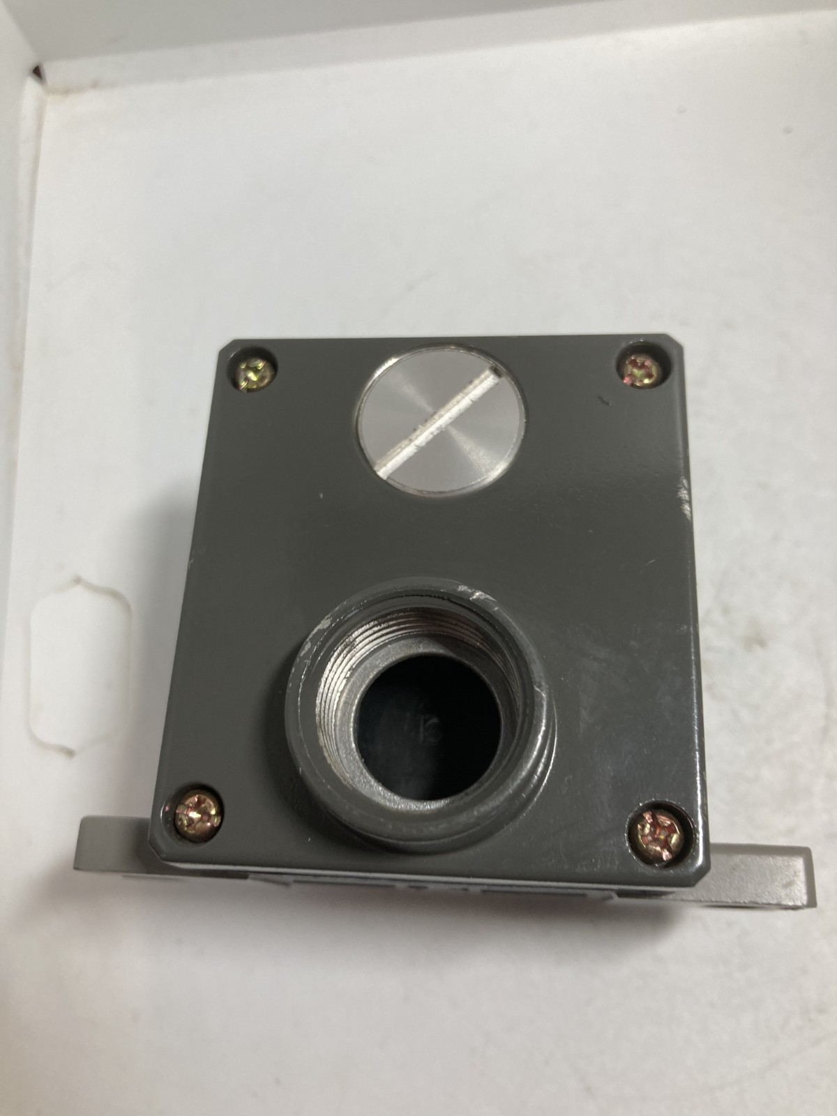 OMRON E3D-R3M4T PHOTOELECTRIC SWITCH 24-240VAC 12-240VDC
