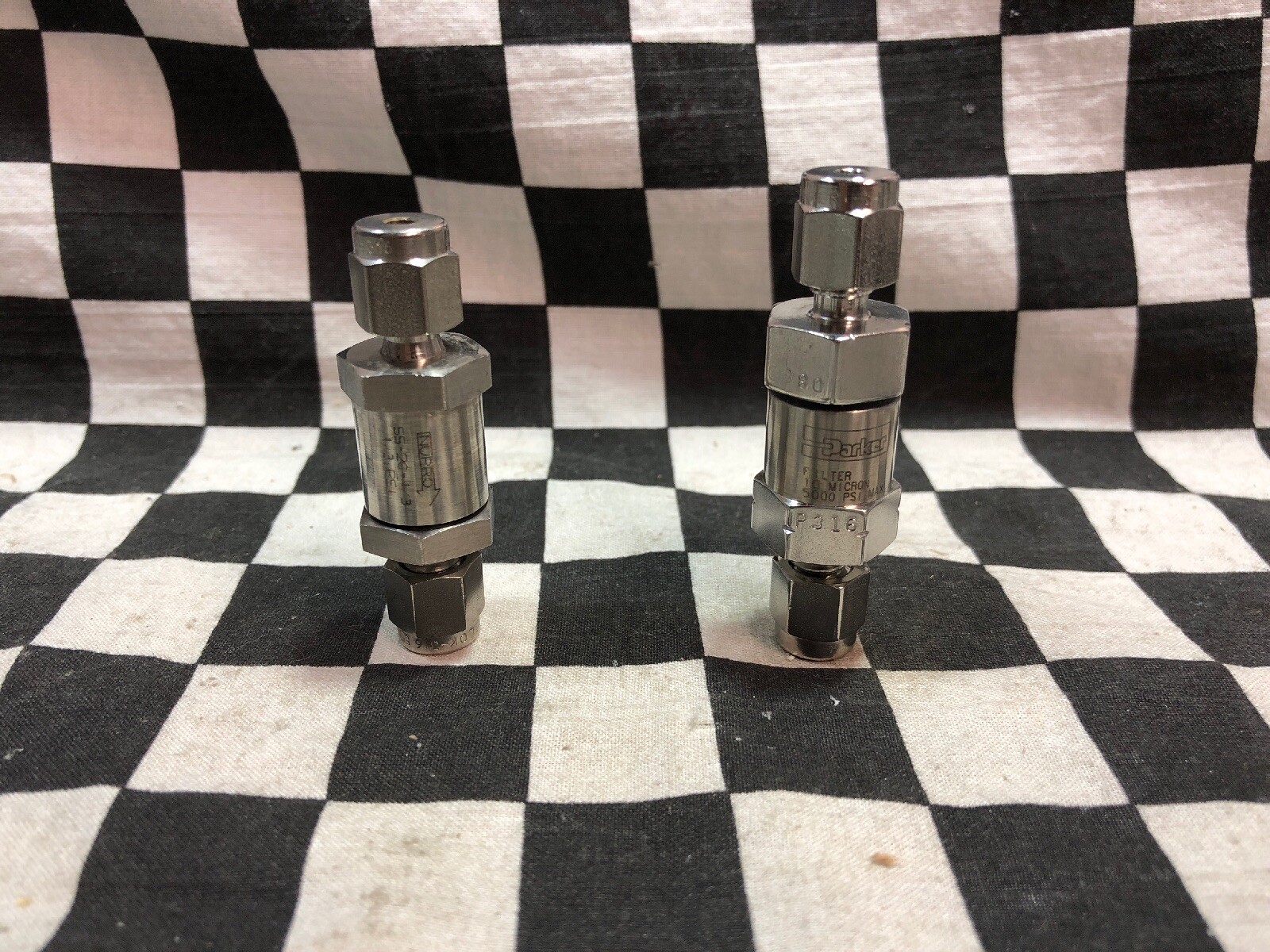 LOT OF 2, PARKER Inline Filter 2A-F2L-10-SS & SWAGELOK Check Valve SS-2C-1/3