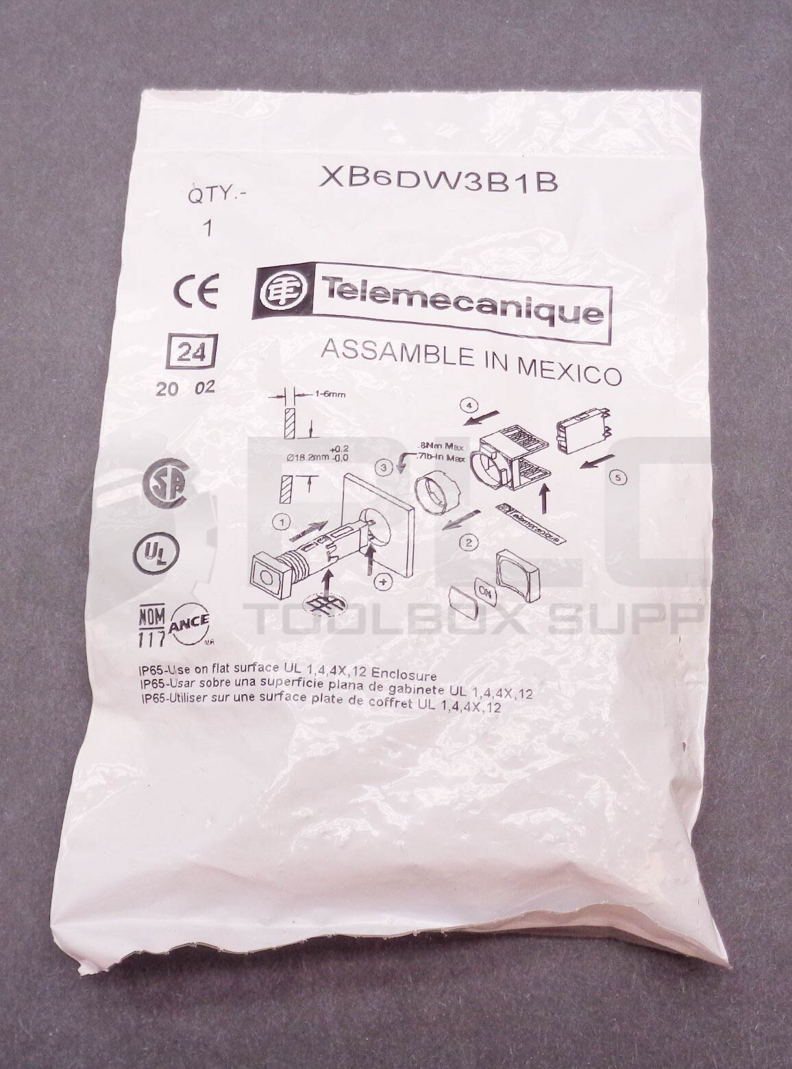 SEALED NEW TELEMECANIQUE XB6DW3B1B PUSH BUTTON 240VAC