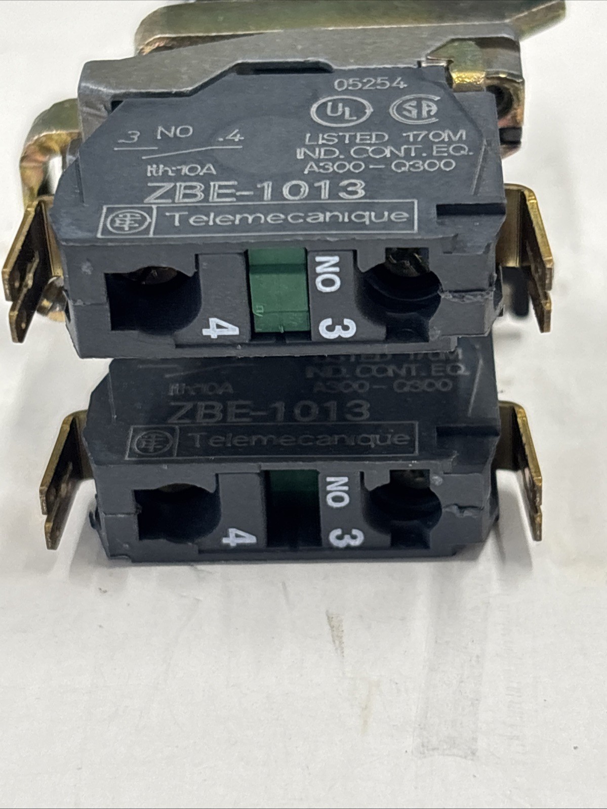 Telemecanique Schneider ZB4 BD3 3 Pos. Sel. Switch W/ XB4B W/ 2 ZBE-1013 N.O.