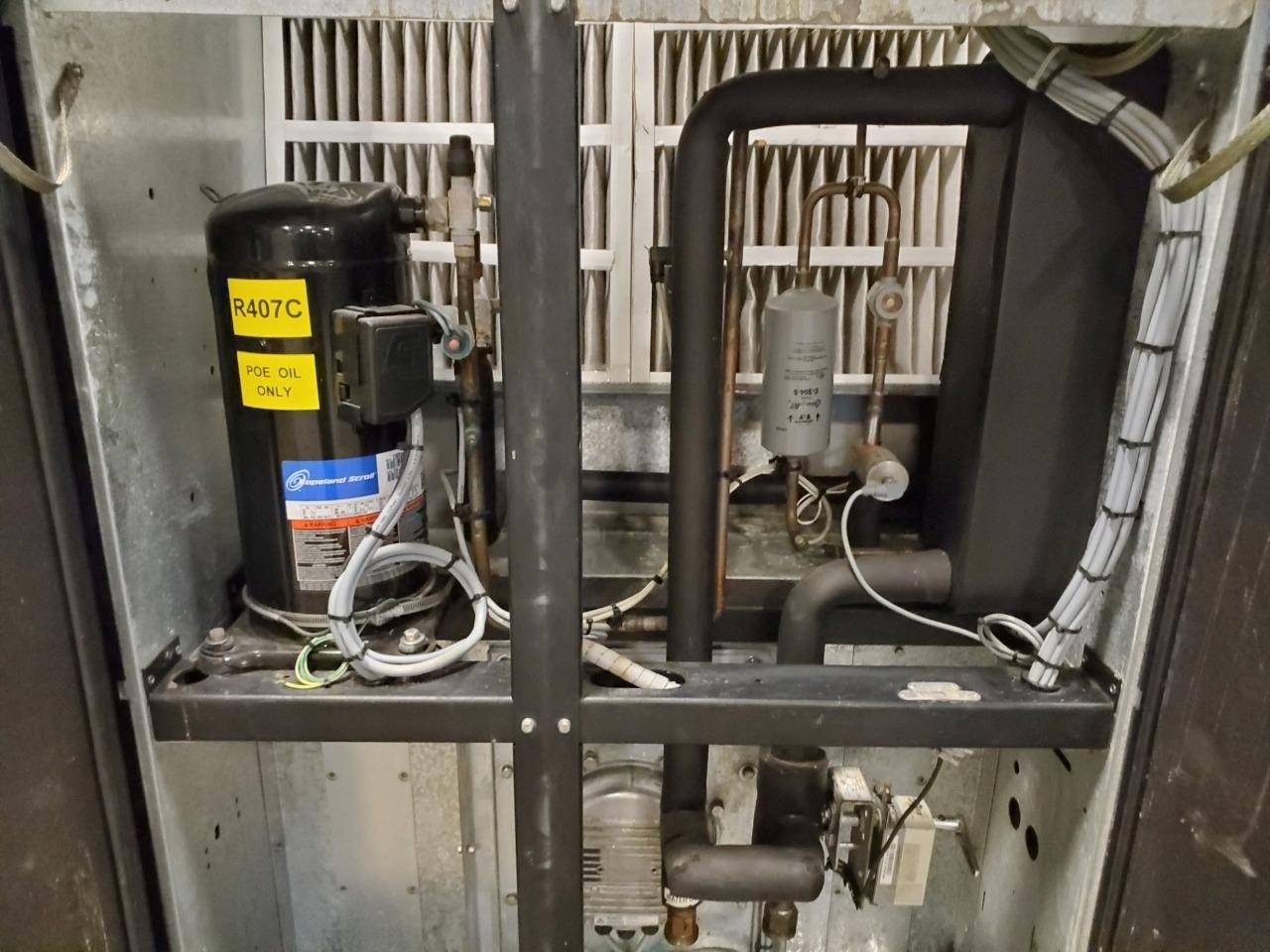 APC PG211D-KAXXX-H3XXX Precision InRoom AC 460V 3Ph 73500 BTU