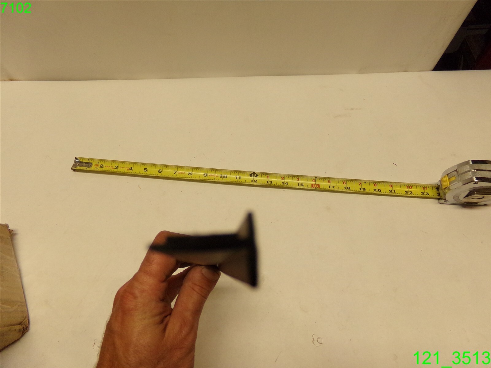 CASE OF 250: T SECTION W/ ADHESIVE STRIP BLACK 18-5/8″ 5-2541A – NEW