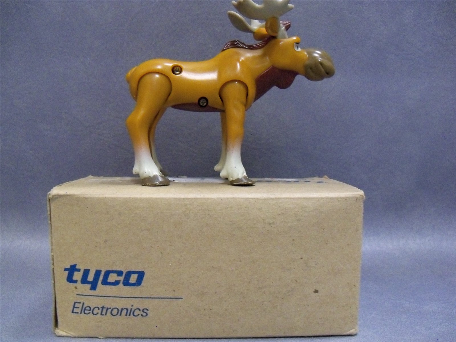 Tyco 328527 Ring Terminals 16-14 AWG 4mm Insulated – Lot of 1000