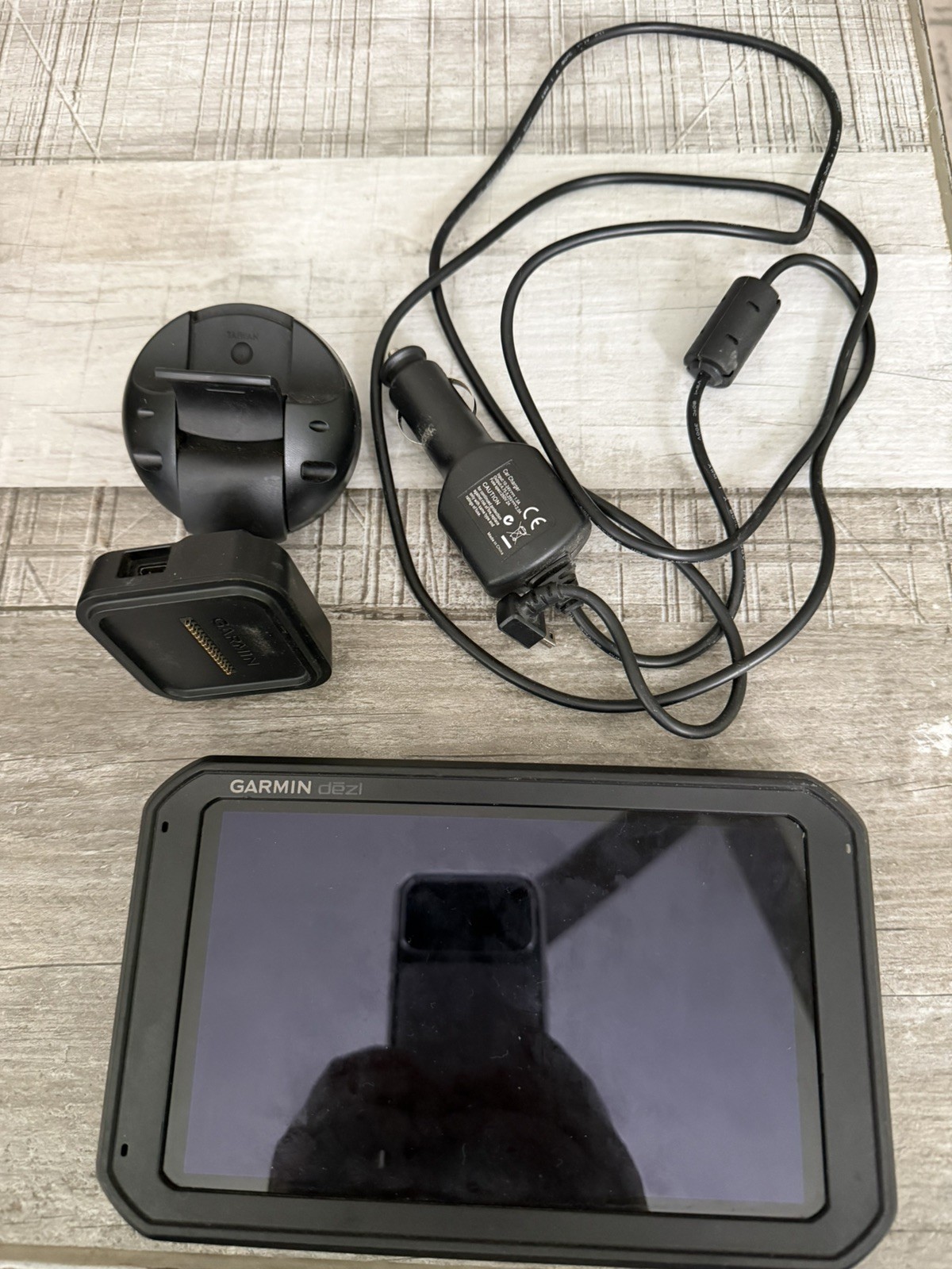 Used Garmin DEZL 780LMT-S Truck GPS Navigator with cord and mount